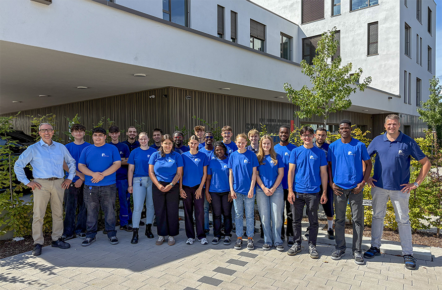Gruppenfoto der Auszubildenden 2026 mit Ausbilder | RUCH NOVAPLAST GmbH in Oberkirch
